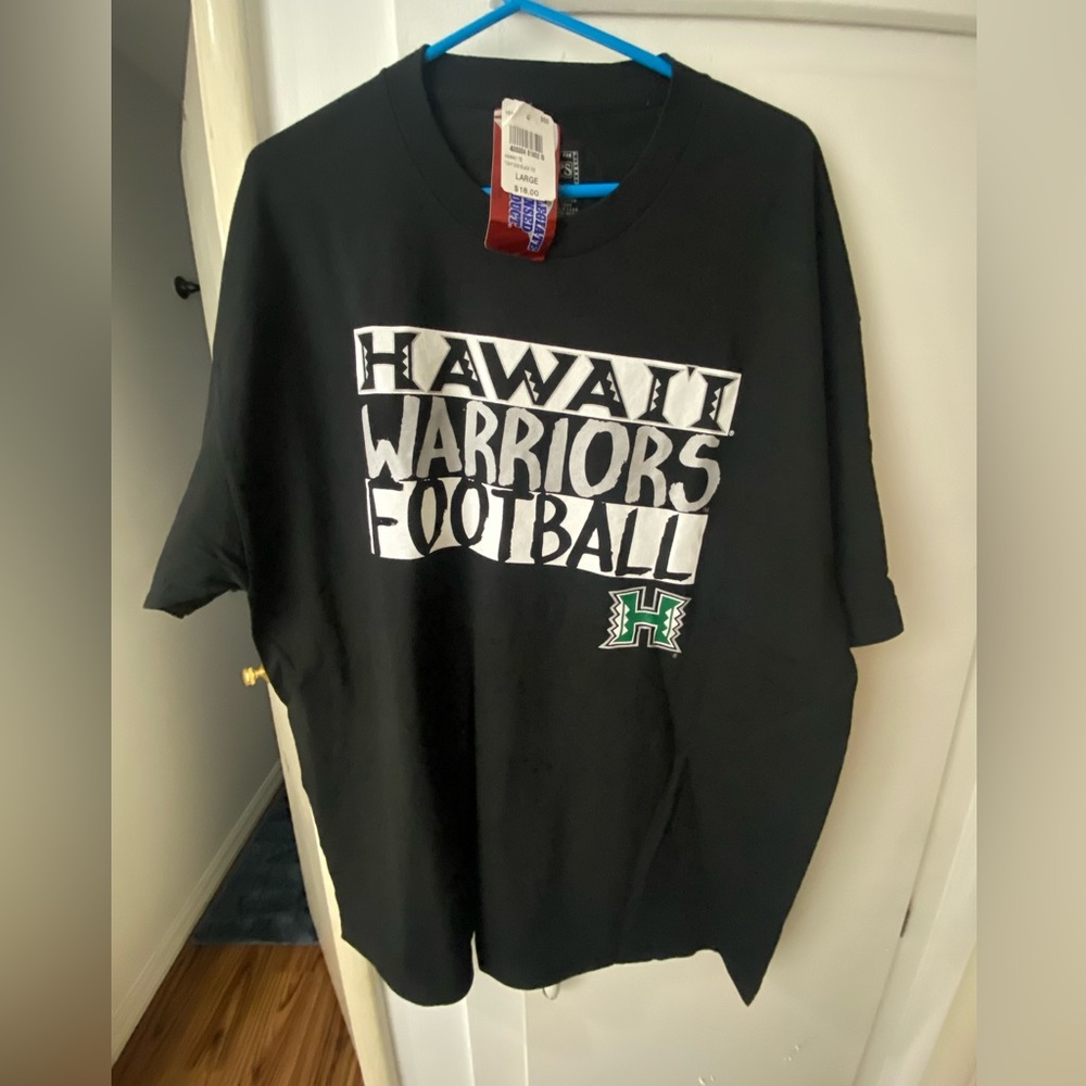 Brand new University of Hawaii Black T-shirt sz Large